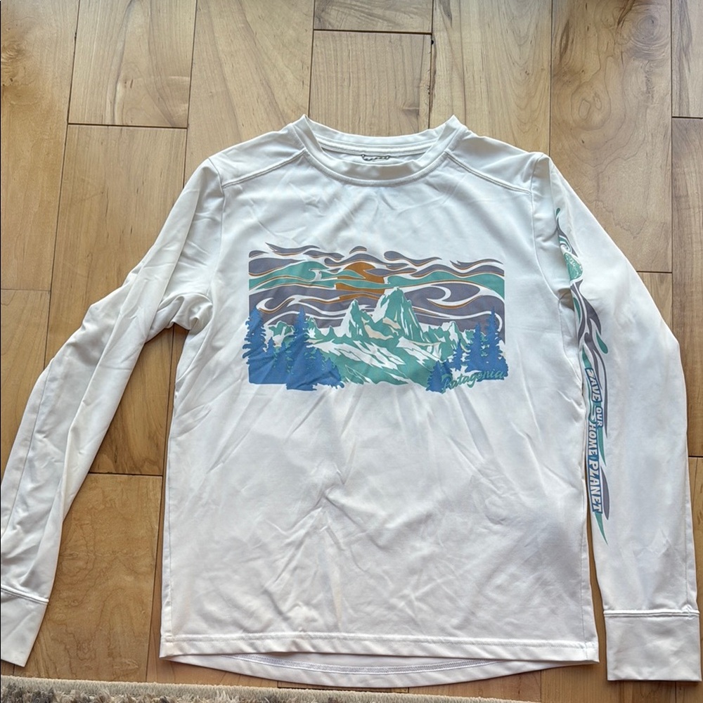 Patagonia White Long Sleeve Tee with Mountain Graphic